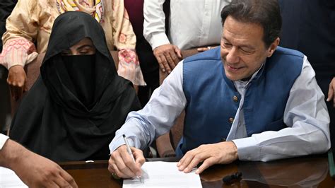 Eski Pakistan Başbakanı Imran Khan ile eşine yasa dışı evlilikten 7’şer yıl hapis cezası